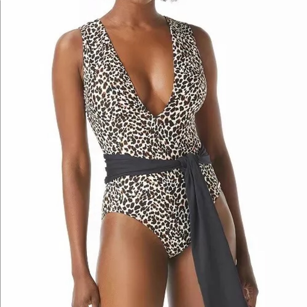 NWT Vince Camuto Belted Plunge One Piece Swimsuit: Size 4: Multi
